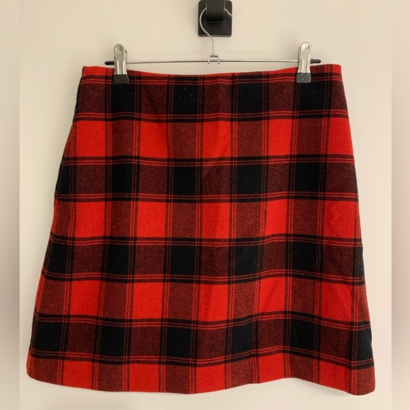 Plaid skirt. Red and black. Size 6. Uniqlo. - Picture 2 of 4